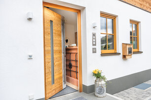 20230605__BF05528_Hausansicht_ZOBER